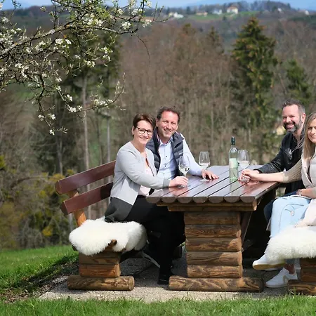 Am Trausdorfberg - Rosenblick Appartement Goggitsch in Steiermark
