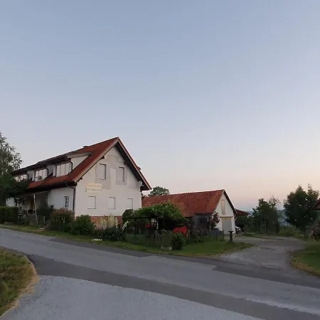 Am Trausdorfberg - Rosenblick
